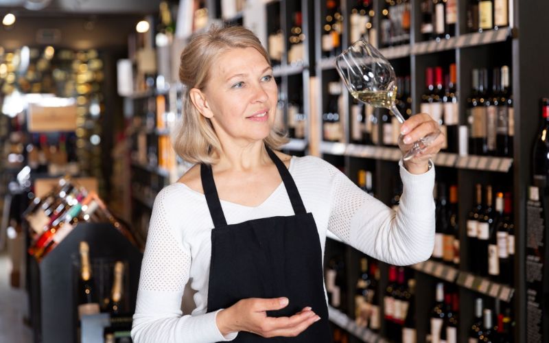 What Does A Sommelier Do?  5 Reasons To Get Certified