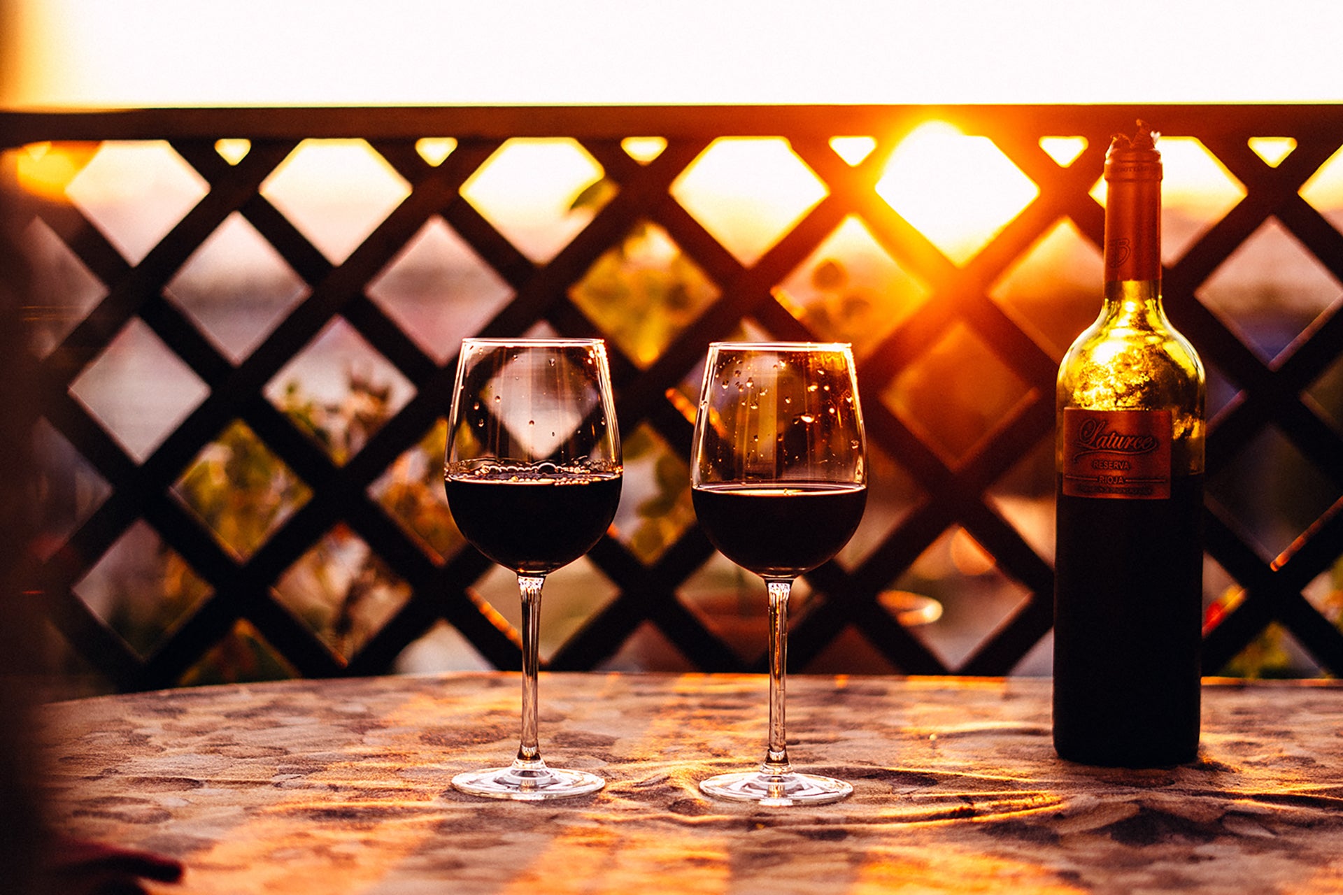 The Gentleman & Lady's Guide On How to Pour A Bottle of Wine Perfectly